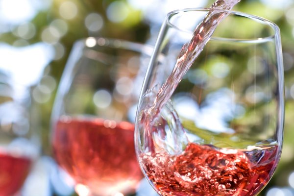 Rose și rafinament: Descoperirea vinurilor premiate