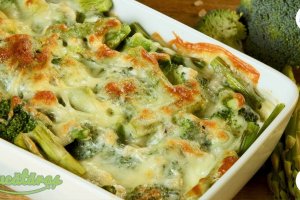 Broccoli și sparanghel gratinat cu gorgonzola