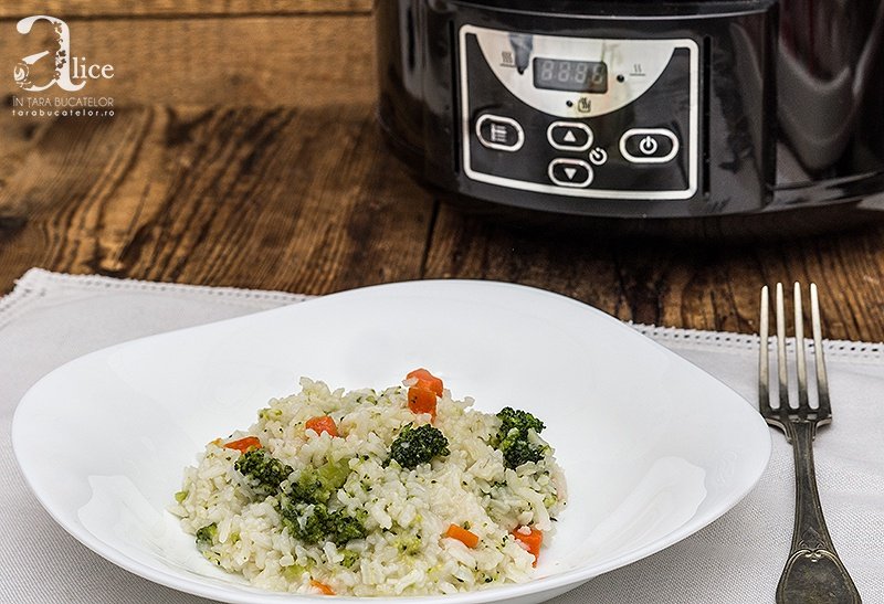 Orez vegetarian la slow cooker Crock Pot Retete culinare gustos.ro