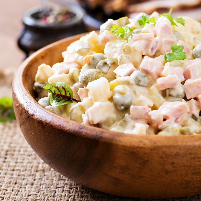 Salata de legume cu sunca si iaurt – reteta rapida, sanatoasa si delicioasa