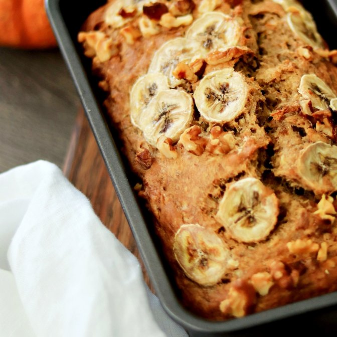 Reteta de chec de post cu banane, nuci si apa minerala. Desert simplu, usor si delicios