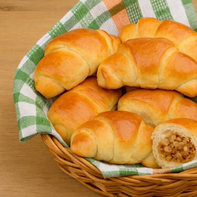 Cornuri pufoase cu mere - reteta simpla, economica si delicioasa