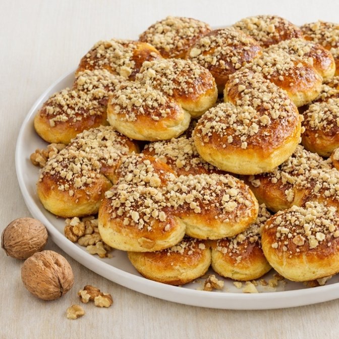 Mucenici moldovenesti de post - reteta simpla si delicioasa pentru mucenici pufosi cu miere si nuca