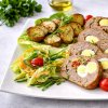 Rulada din carne de pasare cu oua de prepelita - reteta gustoasa si usor de facut