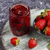 Dulceata de capsuni – reteta clasica cu sirop fiert si fructe intregi