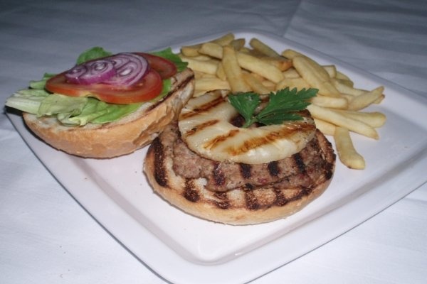 HAMBURGER CU ANANAS ( MEDITERANEEAN )