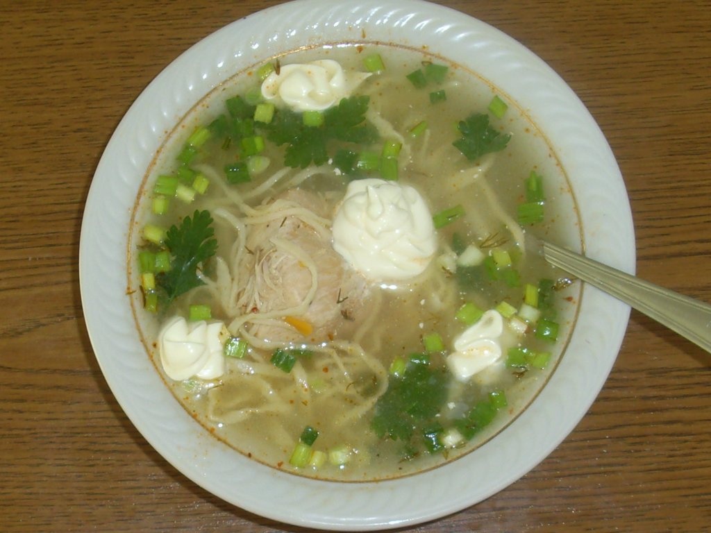 Ciorba de gaina cu taietei de casa