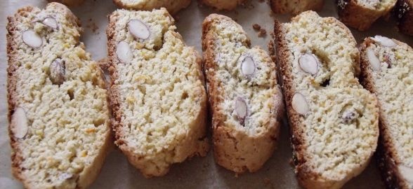 Biscotti cu migdale si portocale