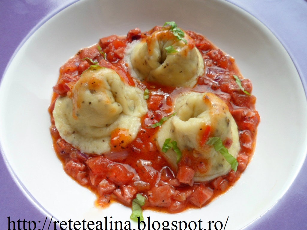 Tortellini de casa umplute cu ficat de pui