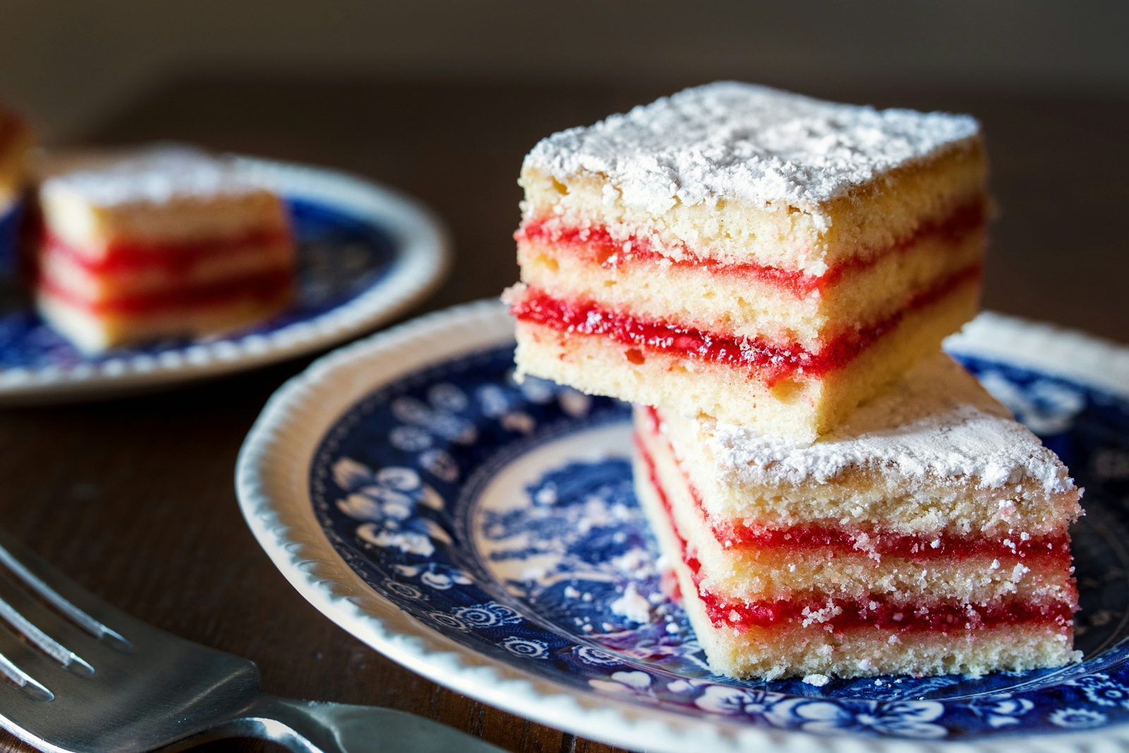 Prajitura cu foi fragede si gem. Reteta simpla si delicioasa