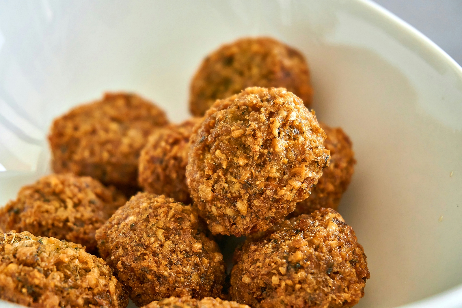 Reteta clasica de falafel. Cum sa pregatesti acasa chiftele de naut delicioase si aromate