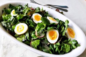 Salata de primavara cu oua. Cea mai simpla si delicioasa reteta