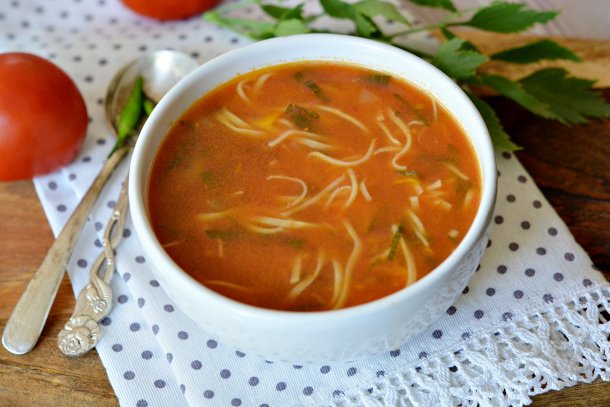 Ciorba De Rosii Cu Taitei De Casa Cea Mai Simpla Si Delicioasa Reteta Retete Culinare Gustos Ro