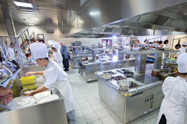 Siguranța alimentară și igiena în bucătăria profesională: esența succesului