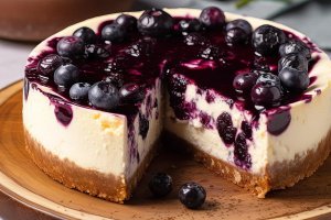 Cheesecake fara coacere cu afine. Reteta unui desert fin, cremos si delicios